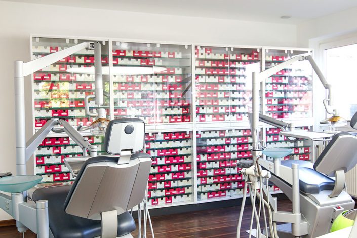 Praxisimpressionen: Dr. med. dent. Eva-Maria Schumann, Fachzahnärztin für Kieferorthopädie